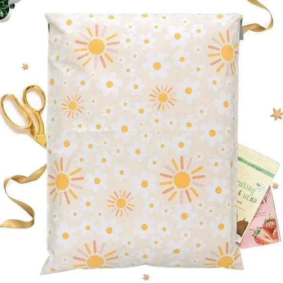Daisies Poly Mailers 12x15.5 Pack of 25 - Picture 4 of 7